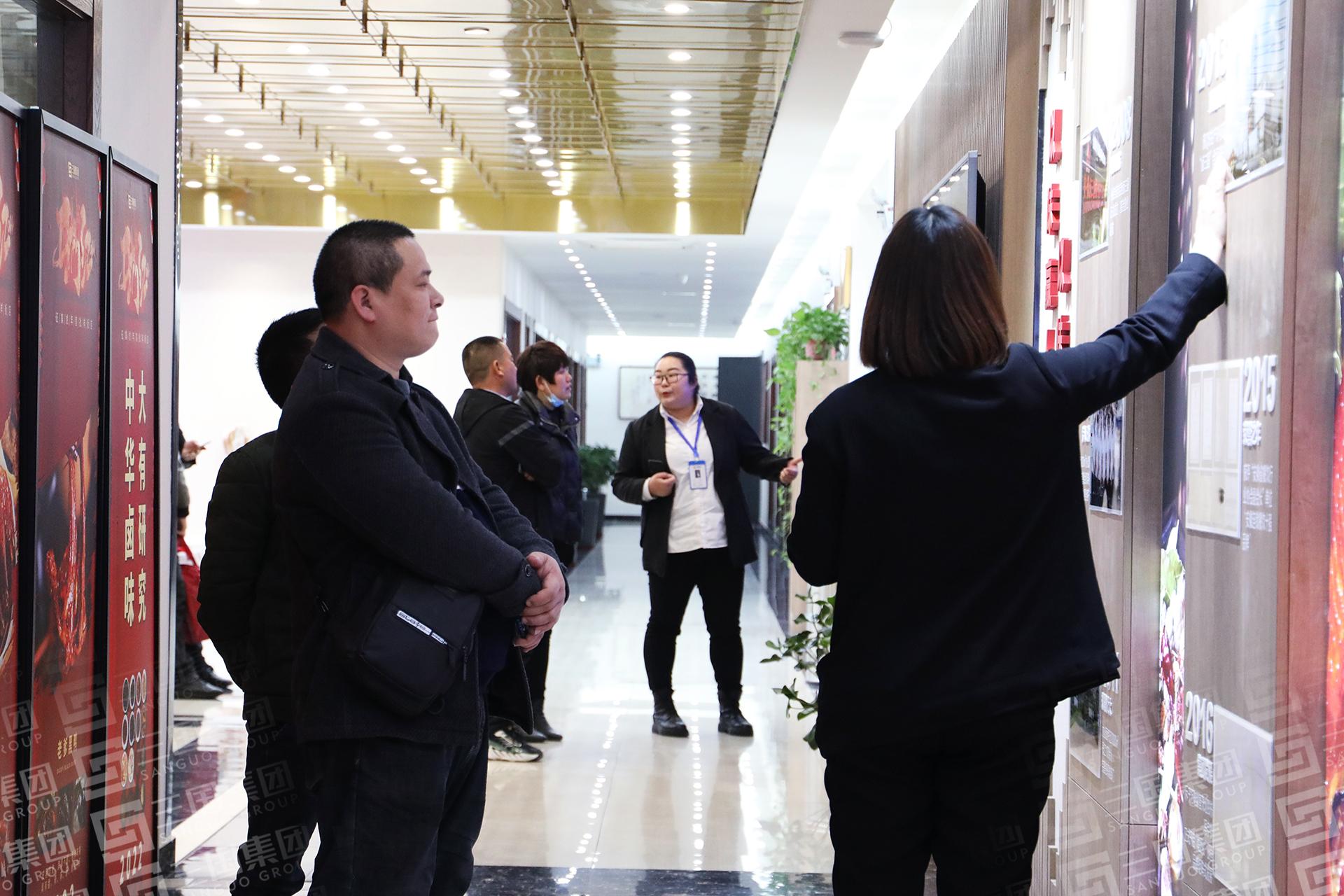 卤三国特色卤菜店怎么样_卤三国加盟店福建地址_卤三国门店