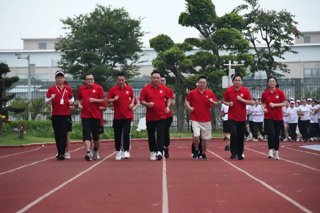 巴菲特告诉年轻人_巴菲特给青少年的人生忠告_邢延国心灵鸡汤^^^说话办事的艺术^^^巴菲特给青少年的忠告