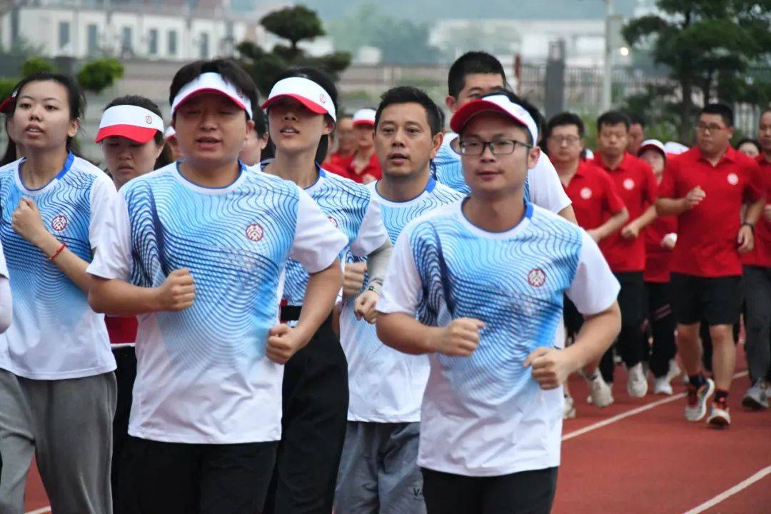 巴菲特告诉年轻人_巴菲特给青少年的人生忠告_邢延国心灵鸡汤^^^说话办事的艺术^^^巴菲特给青少年的忠告