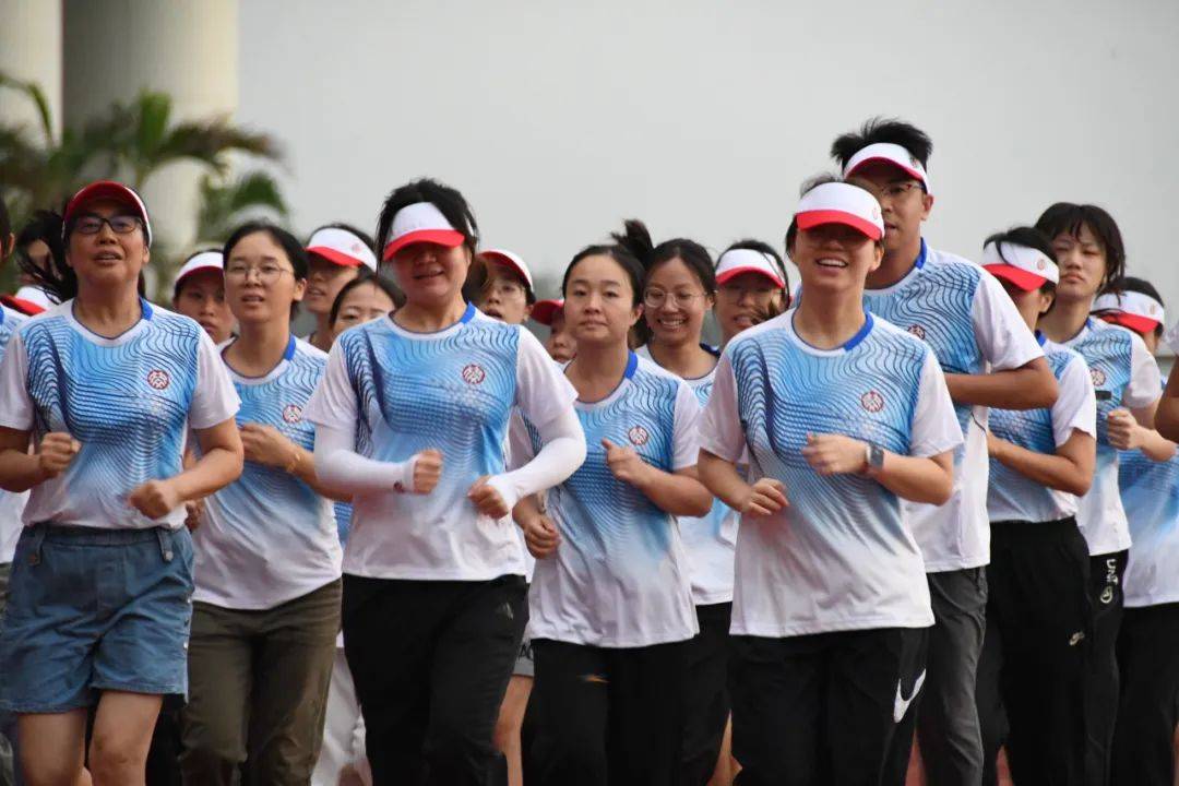 巴菲特告诉年轻人_巴菲特给青少年的人生忠告_邢延国心灵鸡汤^^^说话办事的艺术^^^巴菲特给青少年的忠告