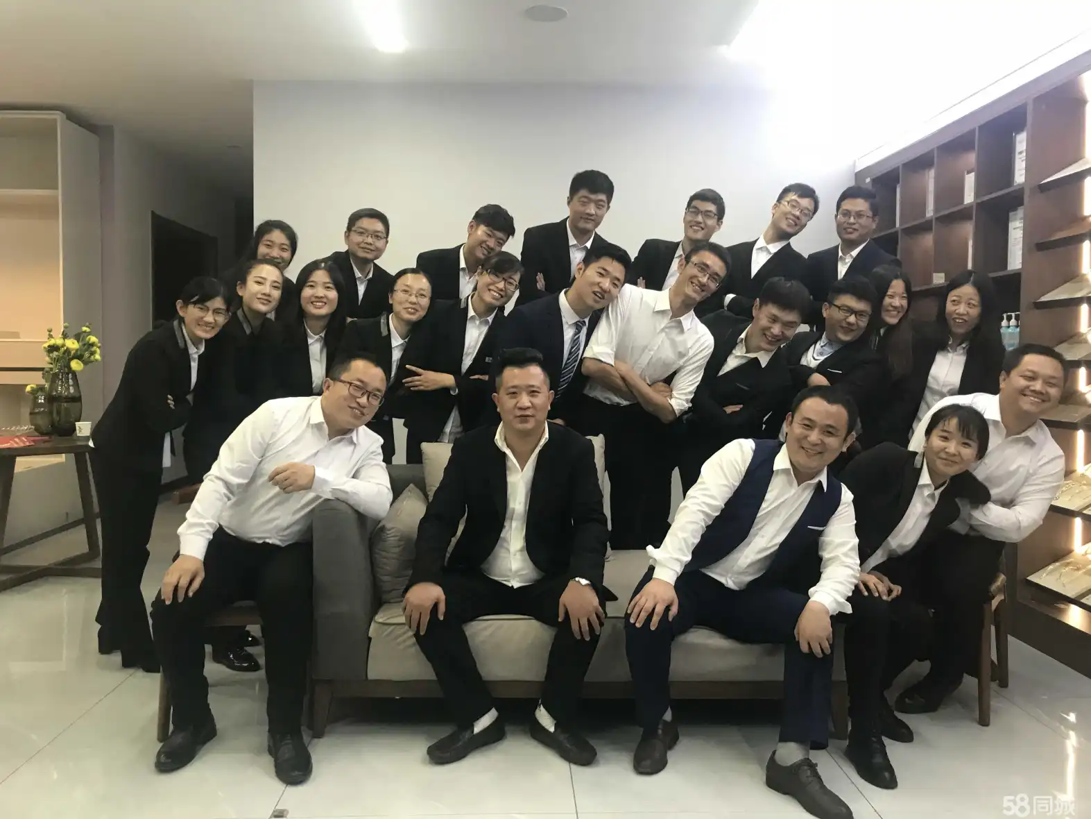 烟台吉斯家具常务副总经理_吉斯家具烟台总部展厅_烟台吉斯家具集团