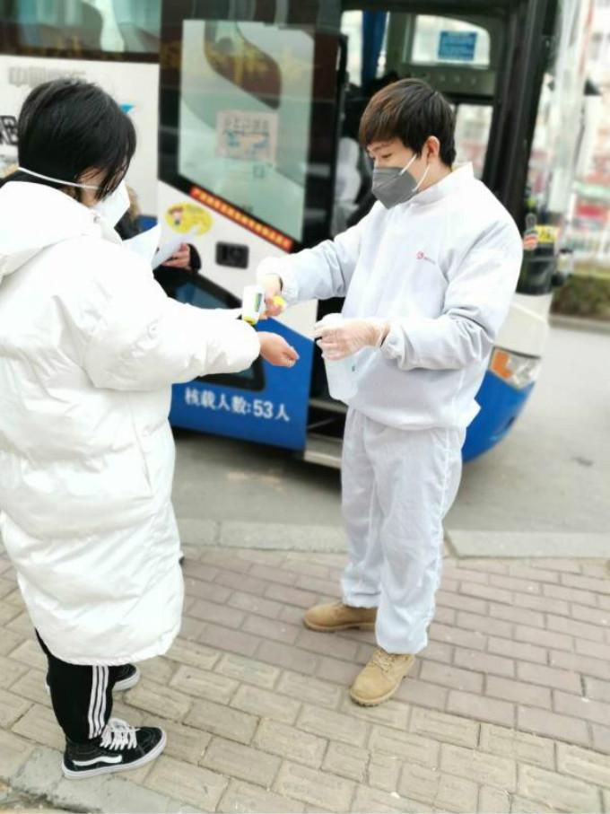 烟台开发区新招回工人134人服装293人