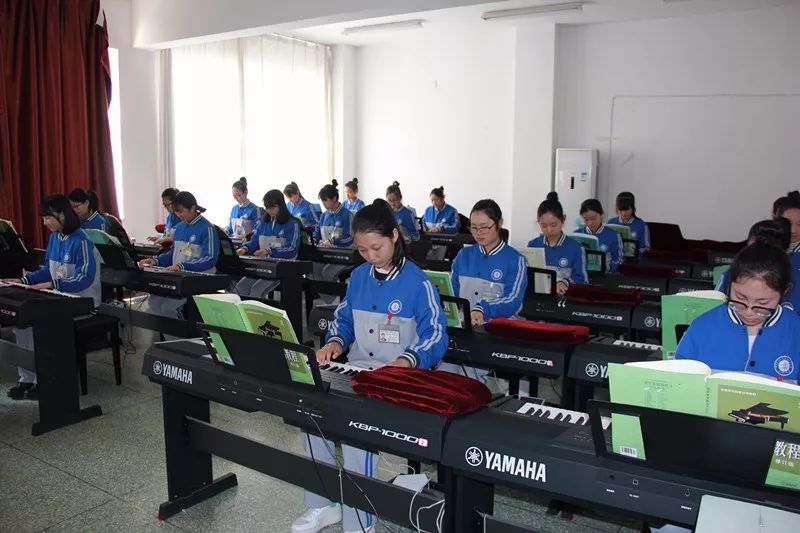 烟台一职模特_烟台模特兼职招聘_烟台模特学校