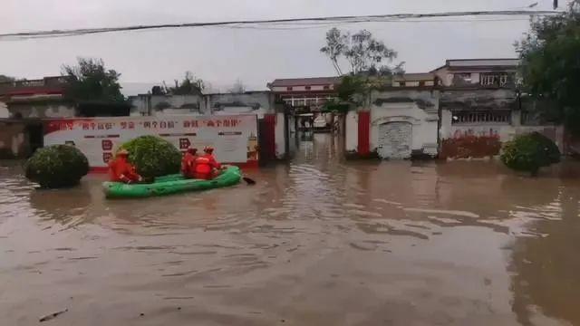 三晋大地遭遇暴雨袭击，中国人在灾难面前彼此互助的特色