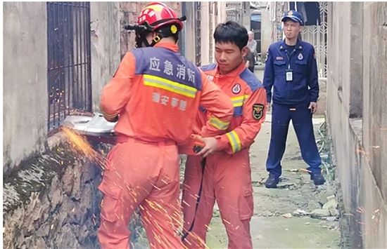 彩钢瓦厂房隔热降温_彩钢降温隔热房图片大全_彩钢房如何隔热降温