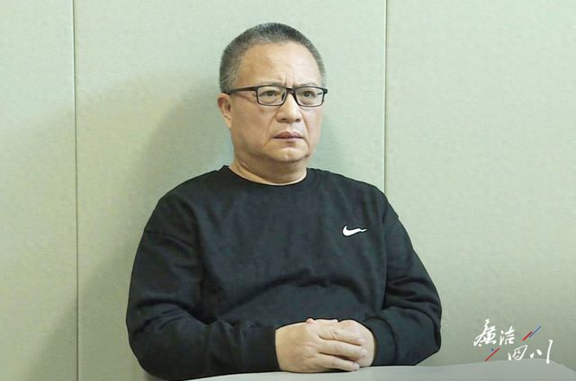 四川一落马校长贪腐细节曝光：“求进步”给教育局局长送“过年费”，被立案审查后还收受“拜年红包”__四川一落马校长贪腐细节曝光：“求进步”给教育局局长送“过年费”，被立案审查后还收受“拜年红包”