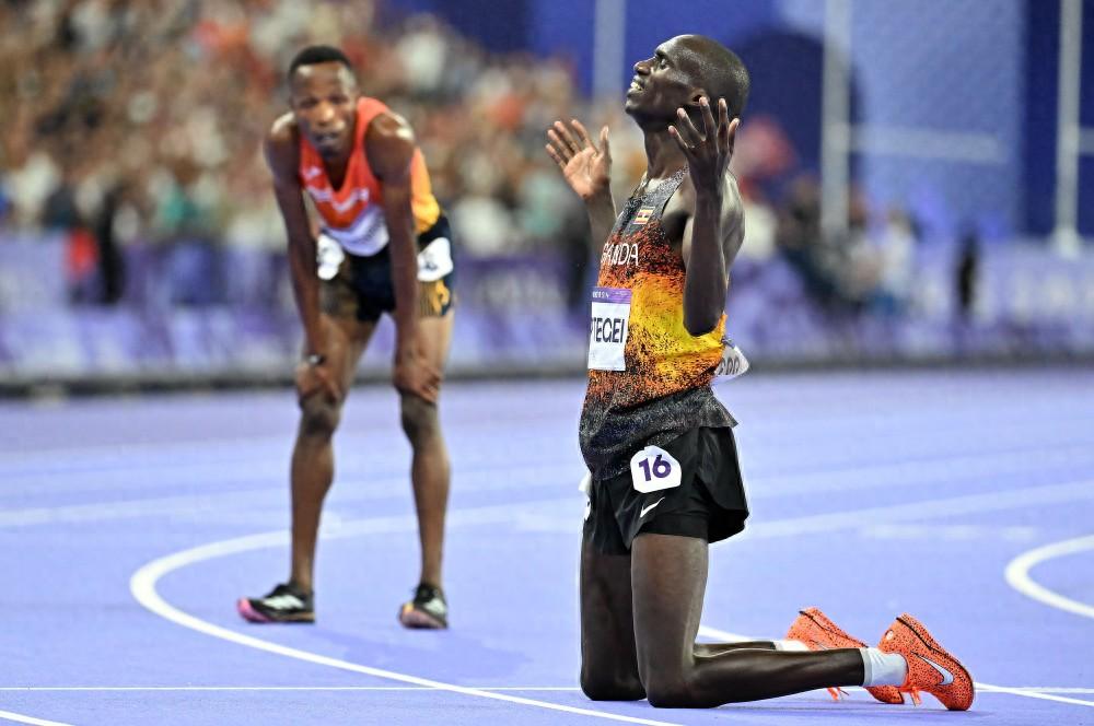 巴黎奥运会 | 田径综合：乌干达名将切普特盖男子万米夺冠 美国刷新4X400米混合接力世界纪录__巴黎奥运会 | 田径综合：乌干达名将切普特盖男子万米夺冠 美国刷新4X400米混合接力世界纪录