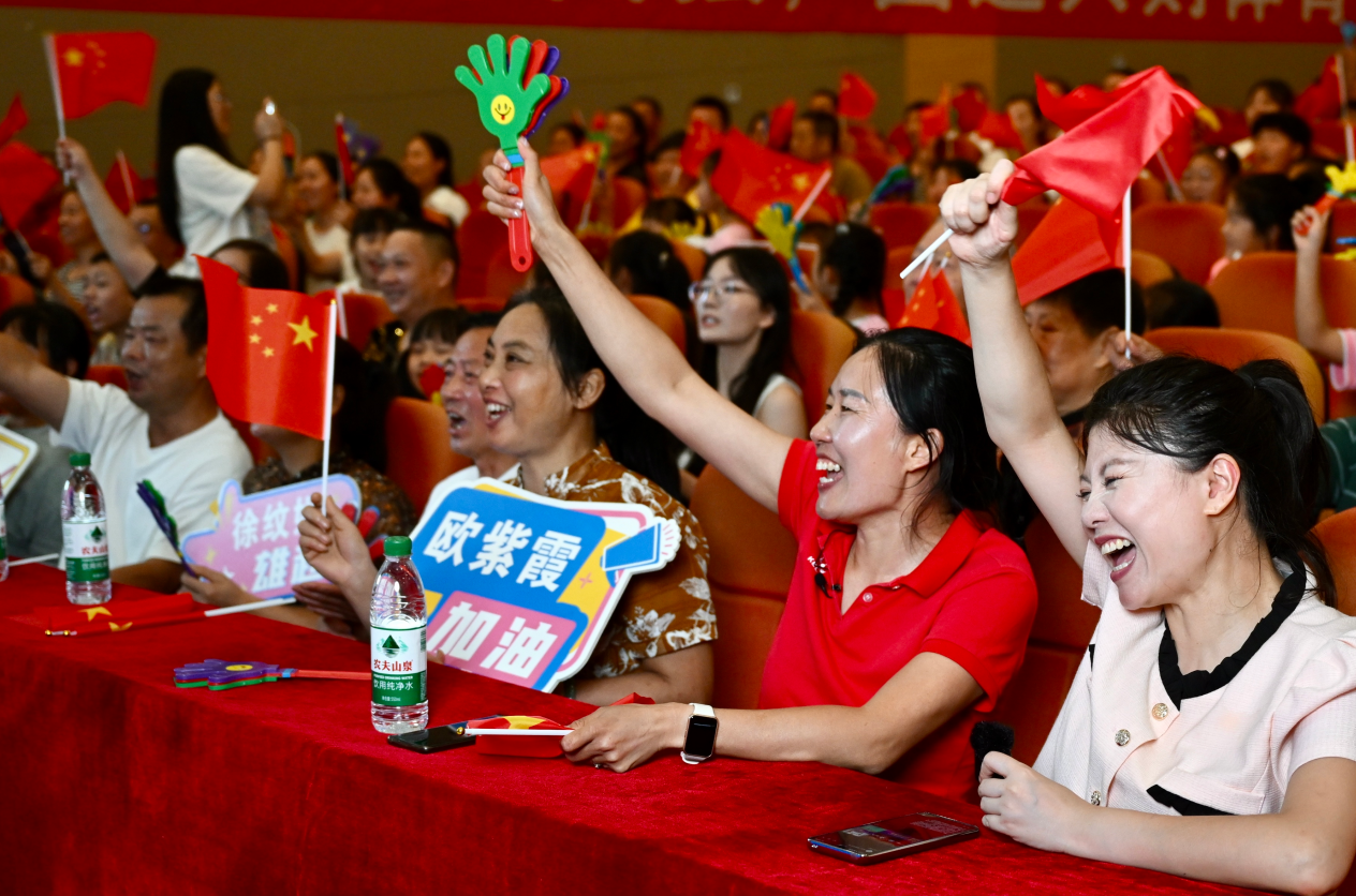 “你们真的已经很棒了！”中国女曲点球惜败摘银，父老乡亲为乐山“四朵金花”喝彩_“你们真的已经很棒了！”中国女曲点球惜败摘银，父老乡亲为乐山“四朵金花”喝彩_