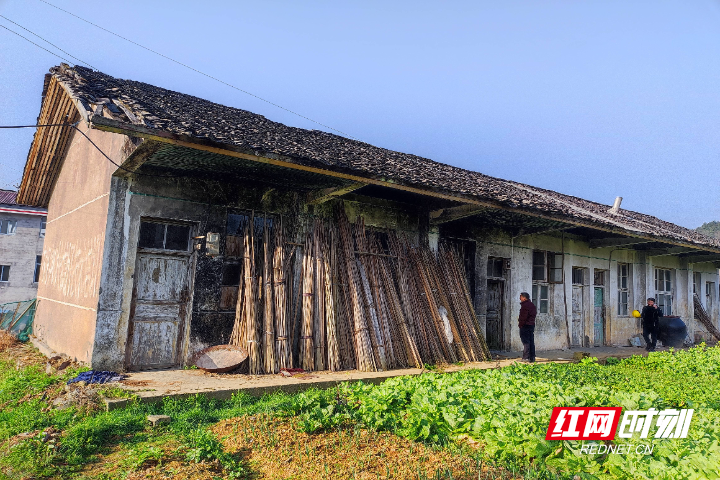 彩钢房高层楼顶建什么好_高层楼顶建彩钢房_彩钢房高层楼顶建什么