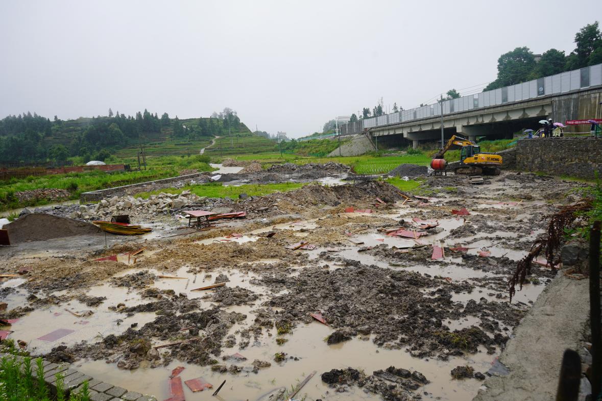 耕地上建彩钢房需要什么手续_耕地上建彩钢房算违建吗_耕地里建彩钢房标准