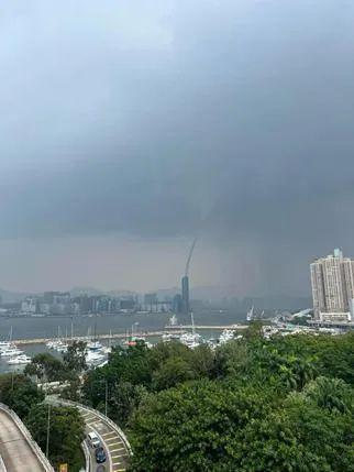 维多利亚港现巨大水龙卷，系65年来首次_维多利亚港现巨大水龙卷，系65年来首次_