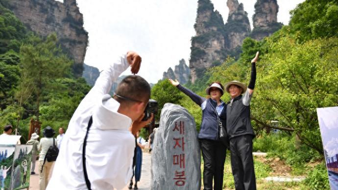 _赴华游火爆！上半年韩国游客在中国实体店交易额猛增近400%_赴华游火爆！上半年韩国游客在中国实体店交易额猛增近400%