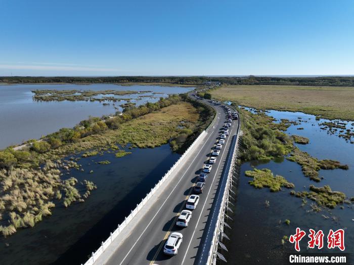 中俄界湖兴凯湖热度持续攀升 4天接待游客6.5万人次_中俄界湖兴凯湖热度持续攀升 4天接待游客6.5万人次_