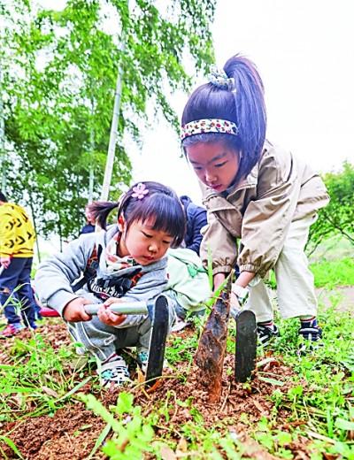 青山和绿水是什么歌_绿水把青山映在明镜里_