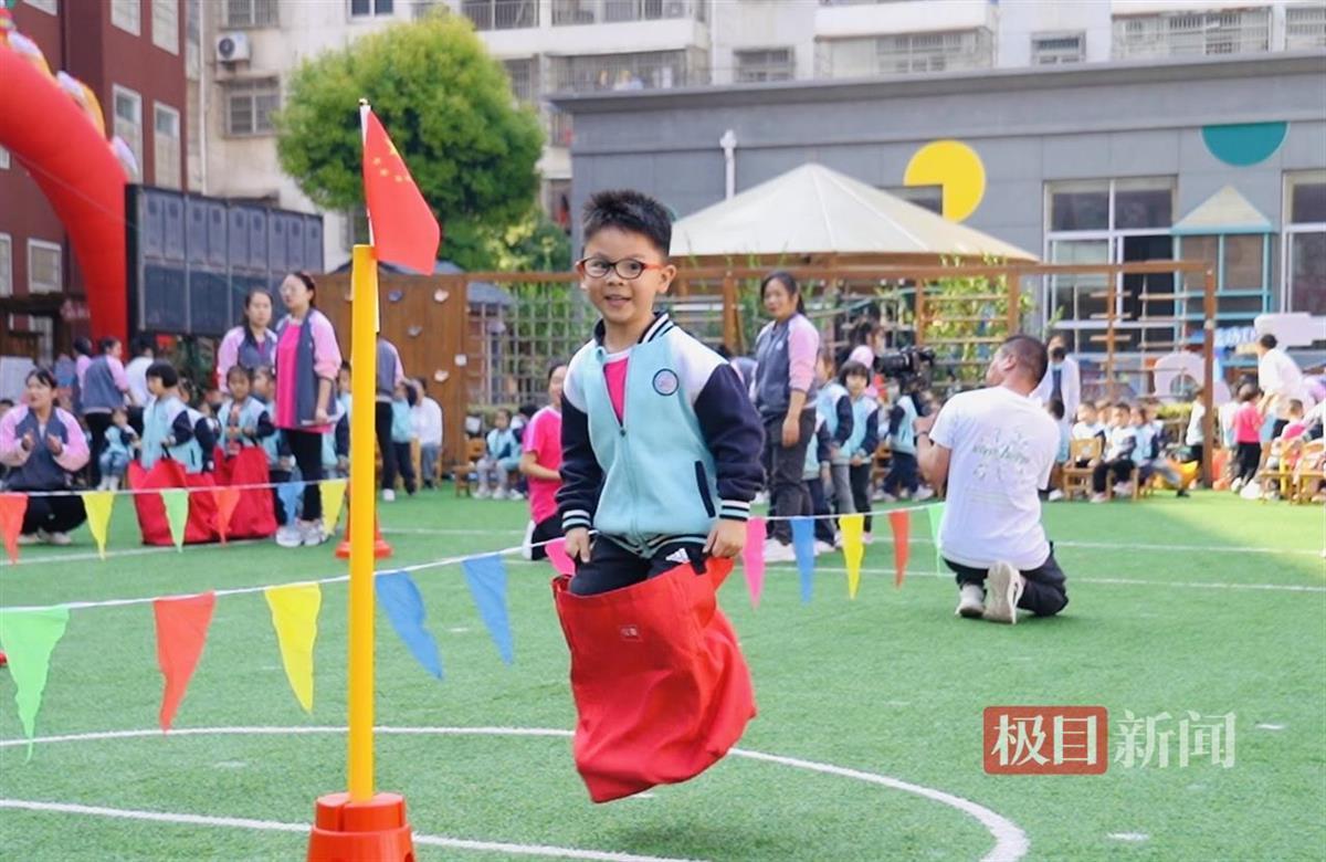 “旋风跑”“接力赛”“战地营救”……幼儿园大手拉小手共筑奥运梦_“旋风跑”“接力赛”“战地营救”……幼儿园大手拉小手共筑奥运梦_