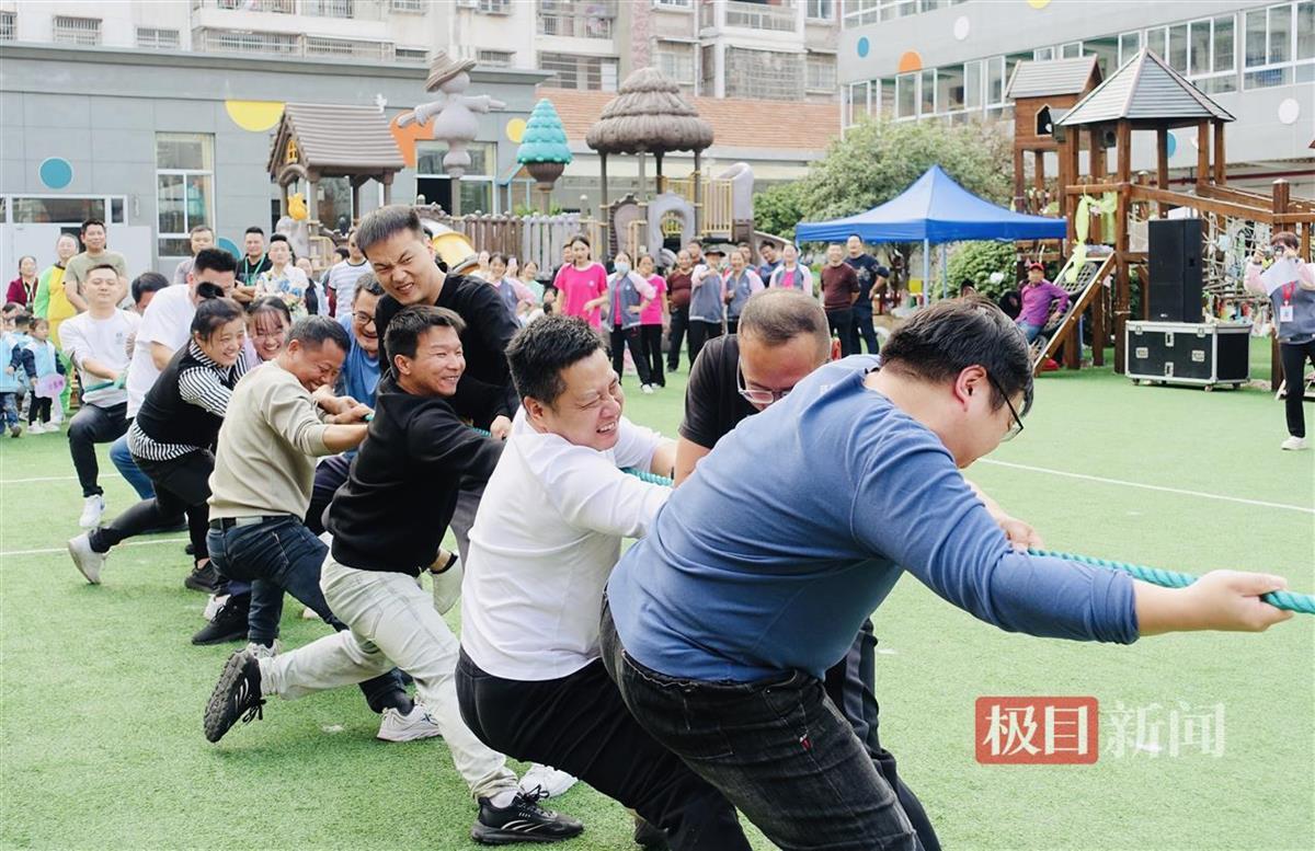 “旋风跑”“接力赛”“战地营救”……幼儿园大手拉小手共筑奥运梦__“旋风跑”“接力赛”“战地营救”……幼儿园大手拉小手共筑奥运梦