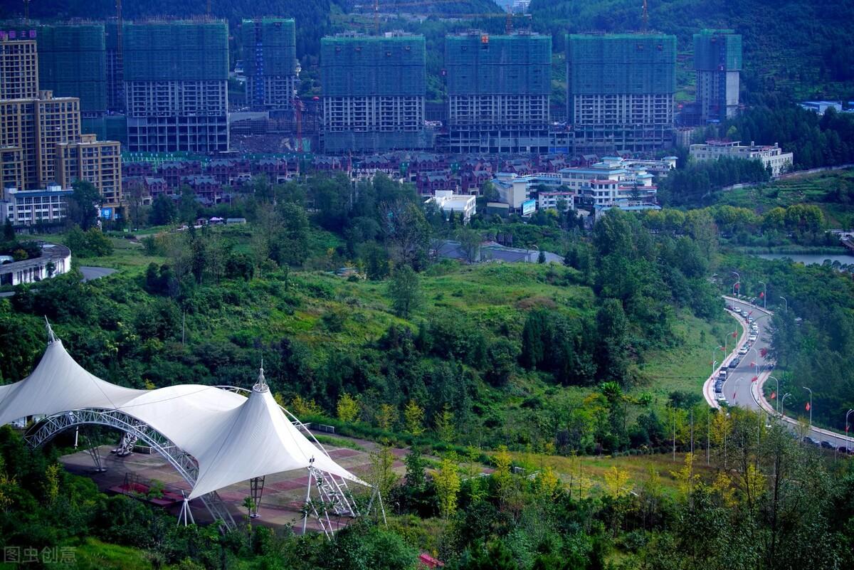 夏季旅游国内推荐地方_夏季国内旅游推荐_夏季国内旅游景点推荐