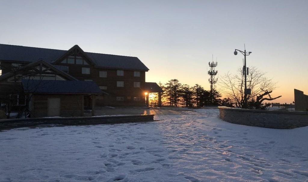 西岭雪山夏天旅游攻略_西岭雪山山顶住宿攻略_雪山西岭在哪里