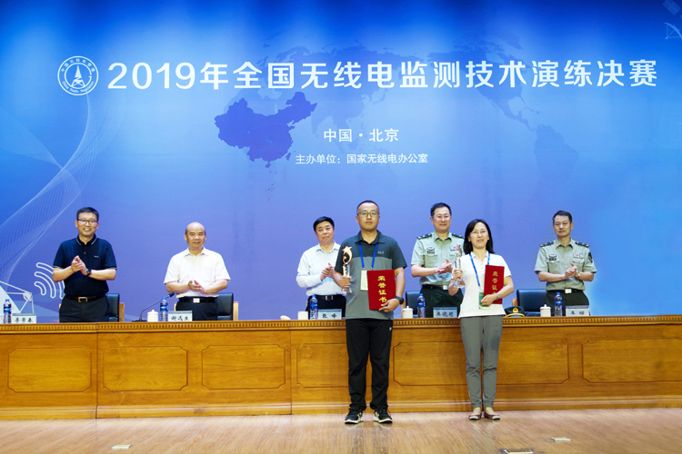 成都无线电爱好者_成都市无线电技工学校_成都无线电