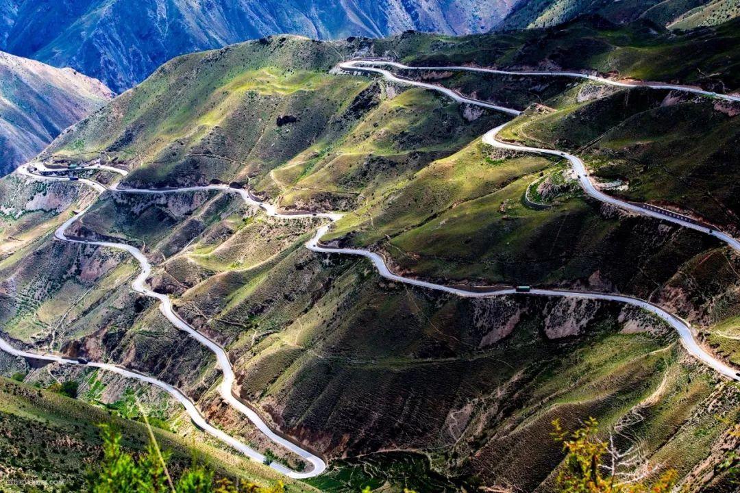 乌鲁木齐到西藏旅游团_乌鲁木齐到西藏自驾游旅游攻略_乌鲁木齐开车到西藏多少公里