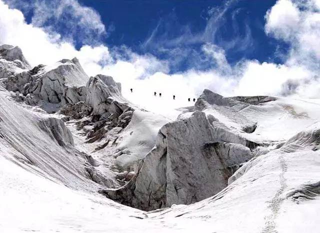 自驾四姑娘山旅游攻略_云南姑娘山_带姑娘旅游的说说