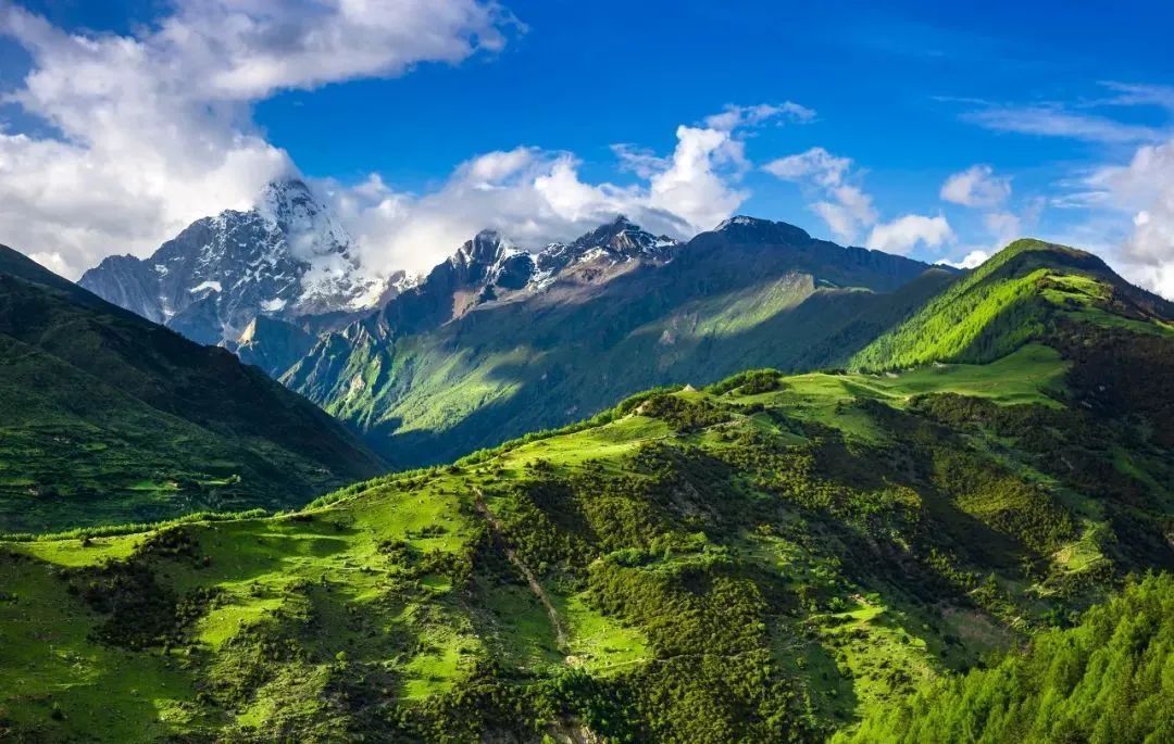 夏天国外旅游去哪好_夏天去哪里旅游凉快国外_夏天去哪个国家玩最好