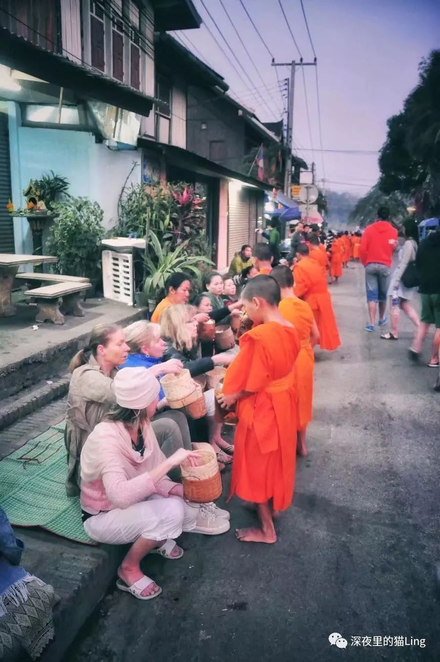 出国背包旅游划算吗_出国背什么包方便_出国旅游背包