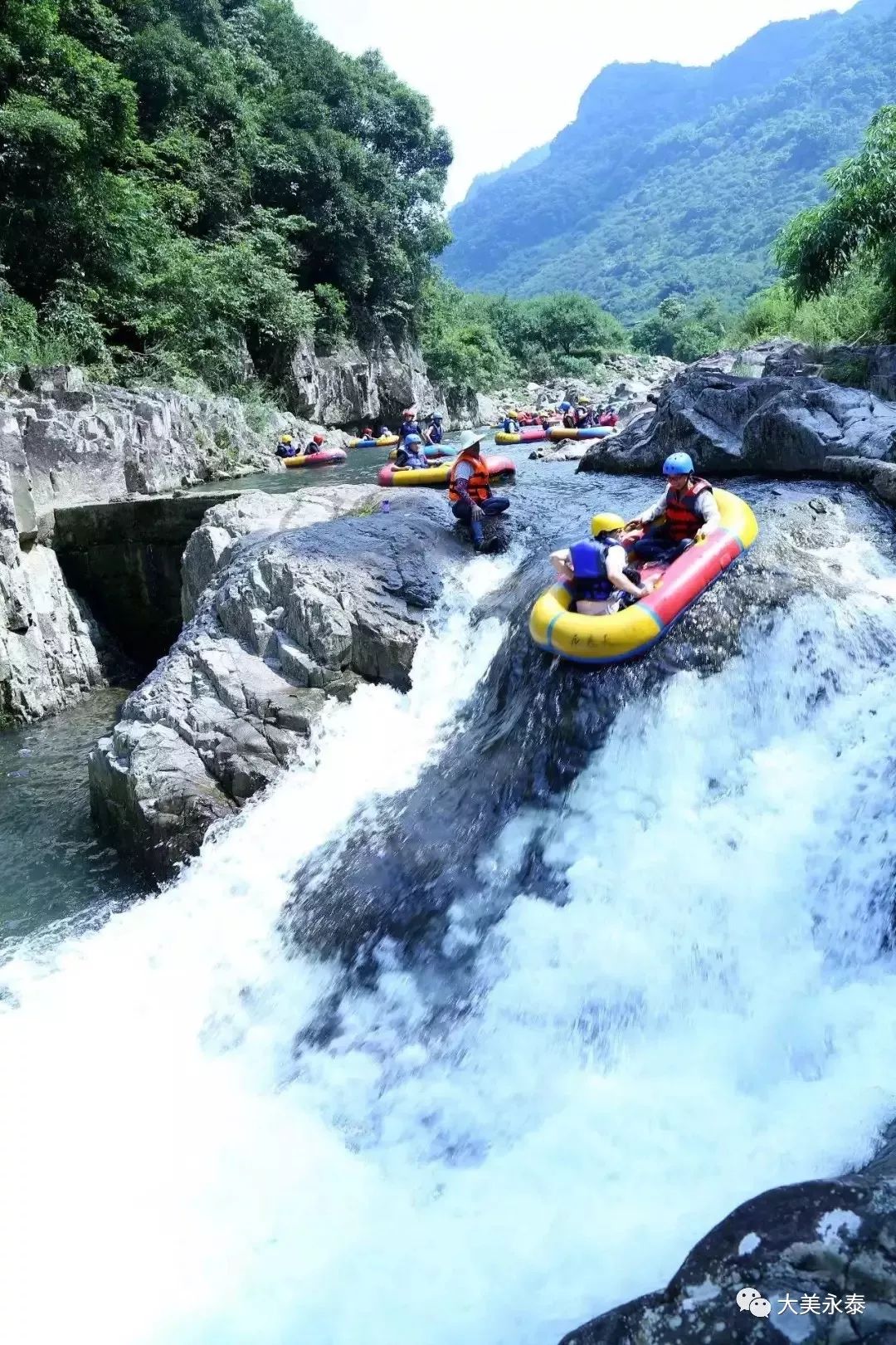 乐峰赤壁景区旅游攻略_乐峰赤壁温泉度假村_乐峰赤壁景区门票