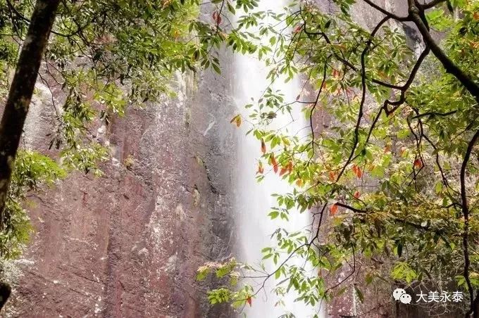 乐峰赤壁景区旅游攻略_乐峰赤壁温泉度假村_乐峰赤壁景区门票