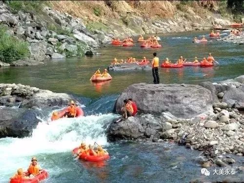 乐峰赤壁景区旅游攻略_乐峰赤壁温泉度假村_乐峰赤壁景区门票