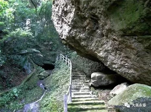 乐峰赤壁景区旅游攻略_乐峰赤壁温泉度假村_乐峰赤壁景区门票