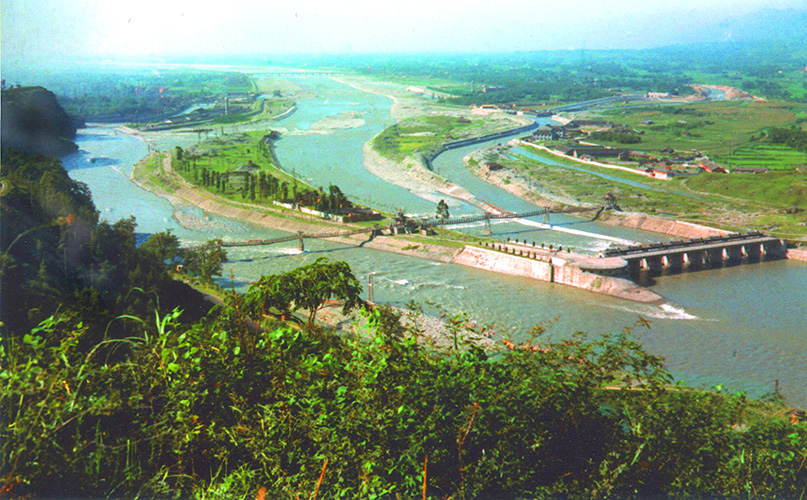 都江堰 我是从景区六号门进入景区的，顺江而观
