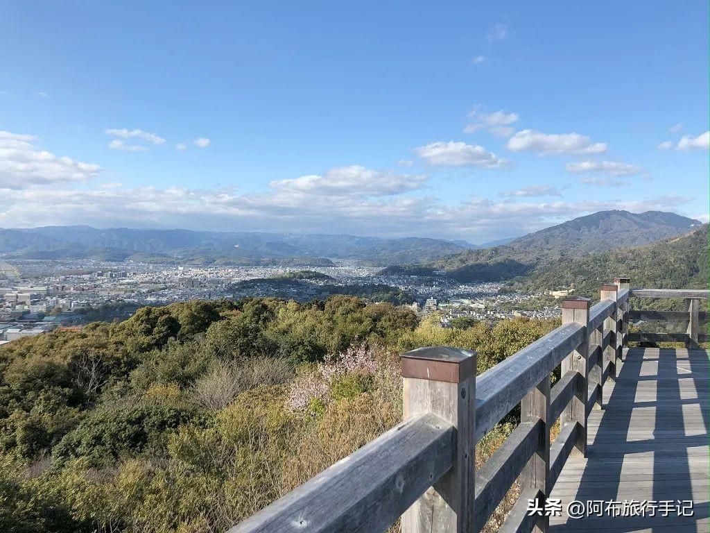 从东山上眺望京都市/摄拆解京都住宿