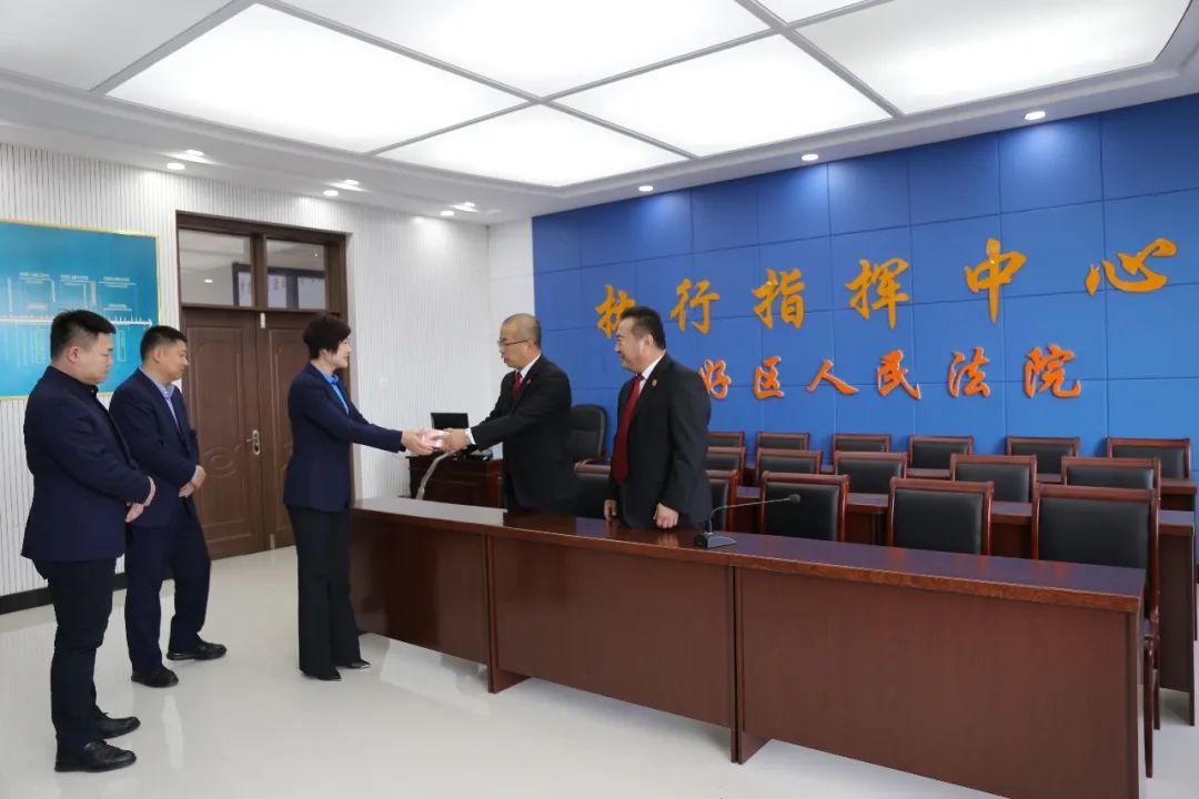 金堂法院召开执行干部大会同志和杨敬渊同志职务任免决定