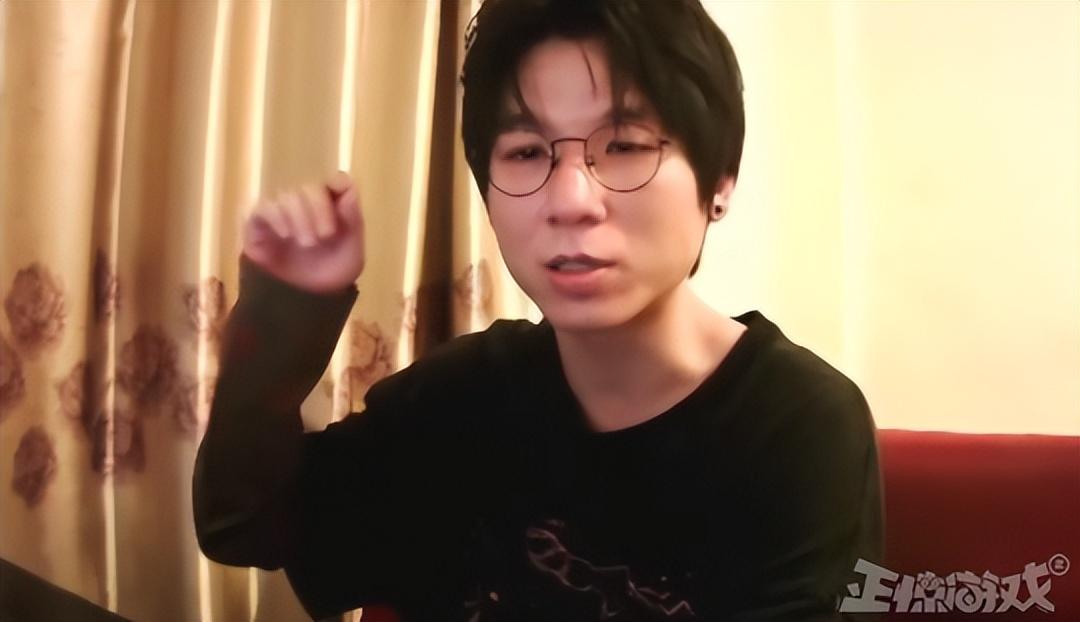 主播笑笑和西卡锐评霸哥事件_主播_主播培训