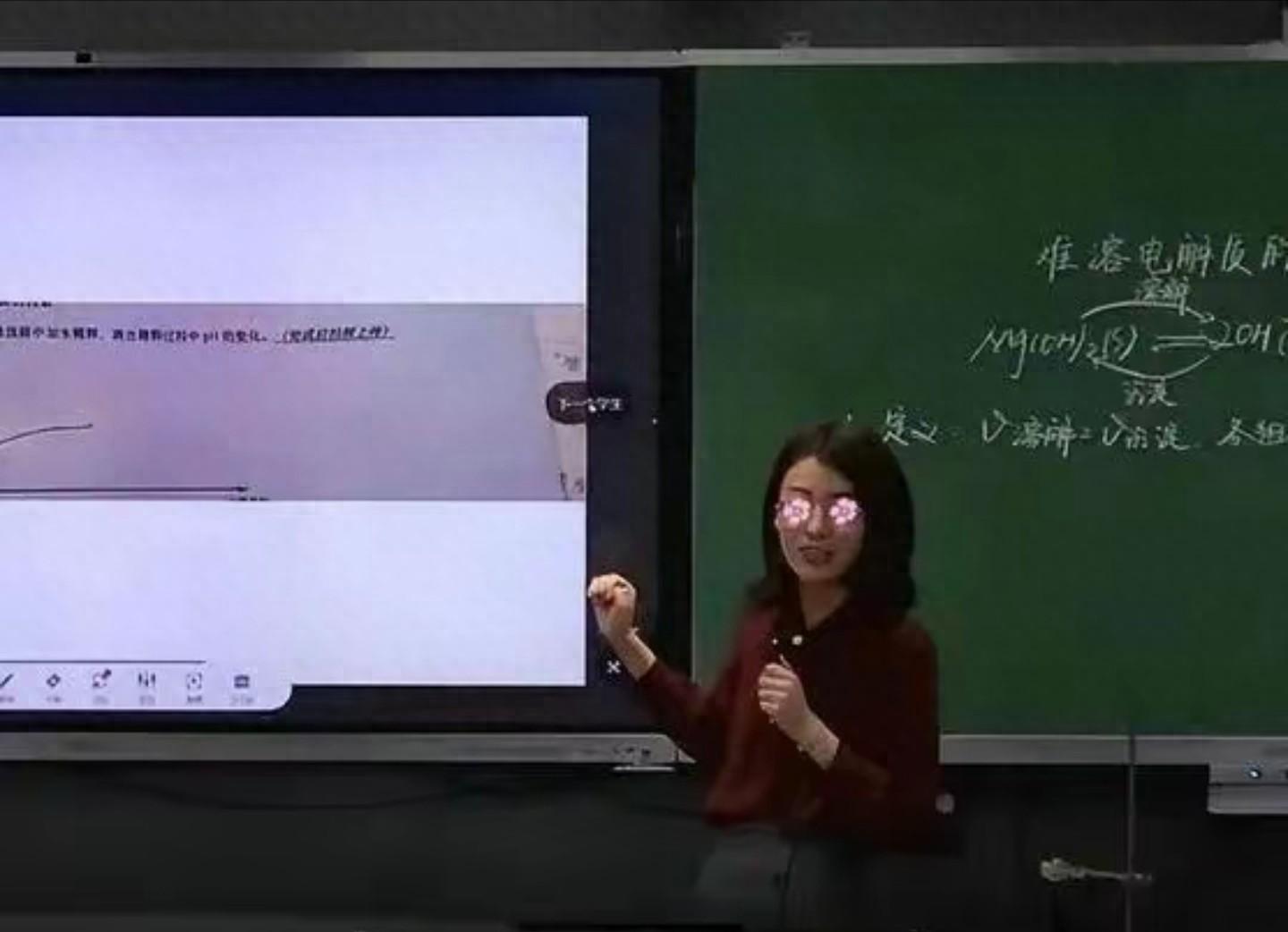主播_主播笑笑和西卡锐评霸哥事件_主播招聘