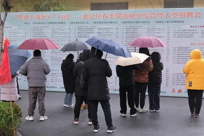 龙口市：“游园灯会+招聘求职”暖人心