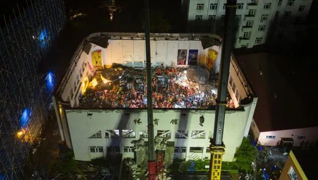 齐齐哈尔市第三十四中学校体育馆屋顶坍塌致11人死亡