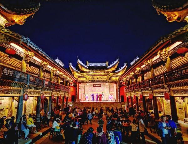 芜湖凤凰美食街必吃_芜湖凤凰美食街吃饭贵吗_芜湖凤凰美食街吃饭的地方