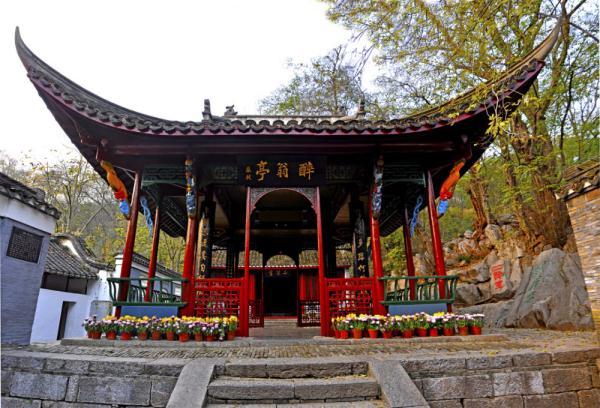 芜湖凤凰美食街吃饭贵吗_芜湖凤凰美食街必吃_芜湖凤凰美食街吃饭的地方