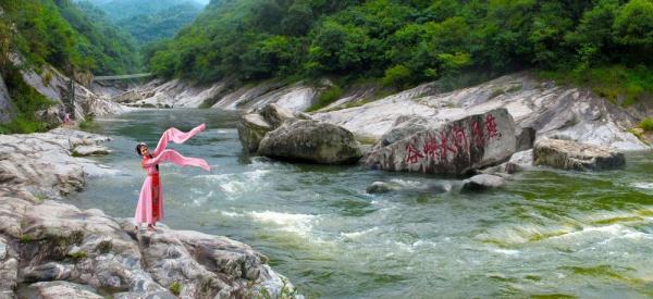 芜湖凤凰美食街必吃_芜湖凤凰美食街吃饭的地方_芜湖凤凰美食街吃饭贵吗