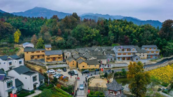 芜湖凤凰美食街吃饭贵吗_芜湖凤凰美食街必吃_芜湖凤凰美食街吃饭的地方