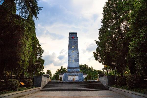芜湖凤凰美食街必吃_芜湖凤凰美食街吃饭的地方_芜湖凤凰美食街吃饭贵吗