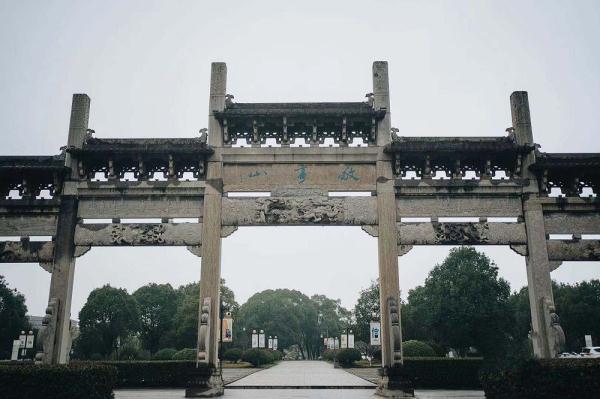 芜湖凤凰美食街吃饭贵吗_芜湖凤凰美食街吃饭的地方_芜湖凤凰美食街必吃