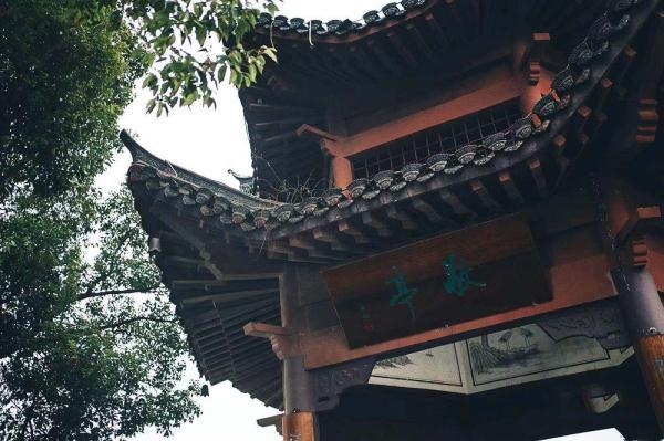 芜湖凤凰美食街吃饭贵吗_芜湖凤凰美食街必吃_芜湖凤凰美食街吃饭的地方