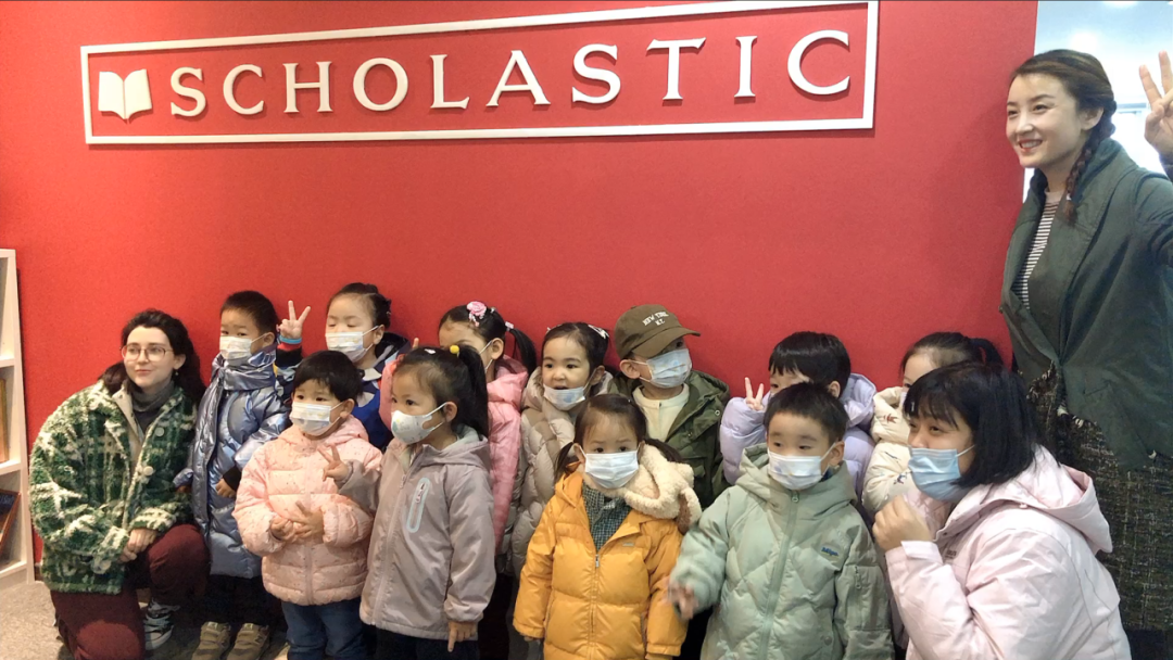 艾毅幼儿园19名小朋友前来学乐北京办公室参加职业体验活动