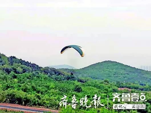 游客体验 青岛一滑翔伞急速坠落全身多处骨折教练伤势严重(图1)
