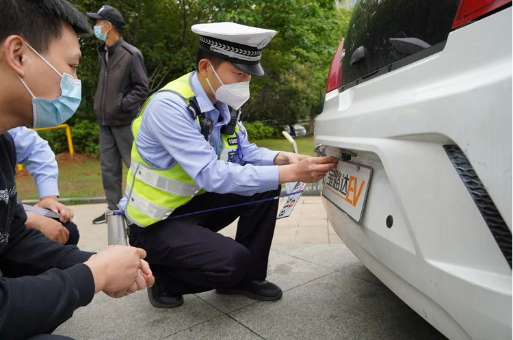 烟台挂牌摩托车在哪里_烟台摩托车挂牌_烟台挂牌摩托车能上路吗