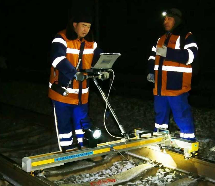 钢梁挠度检测_钢结构挠度检测_钢结构挠度检测原理