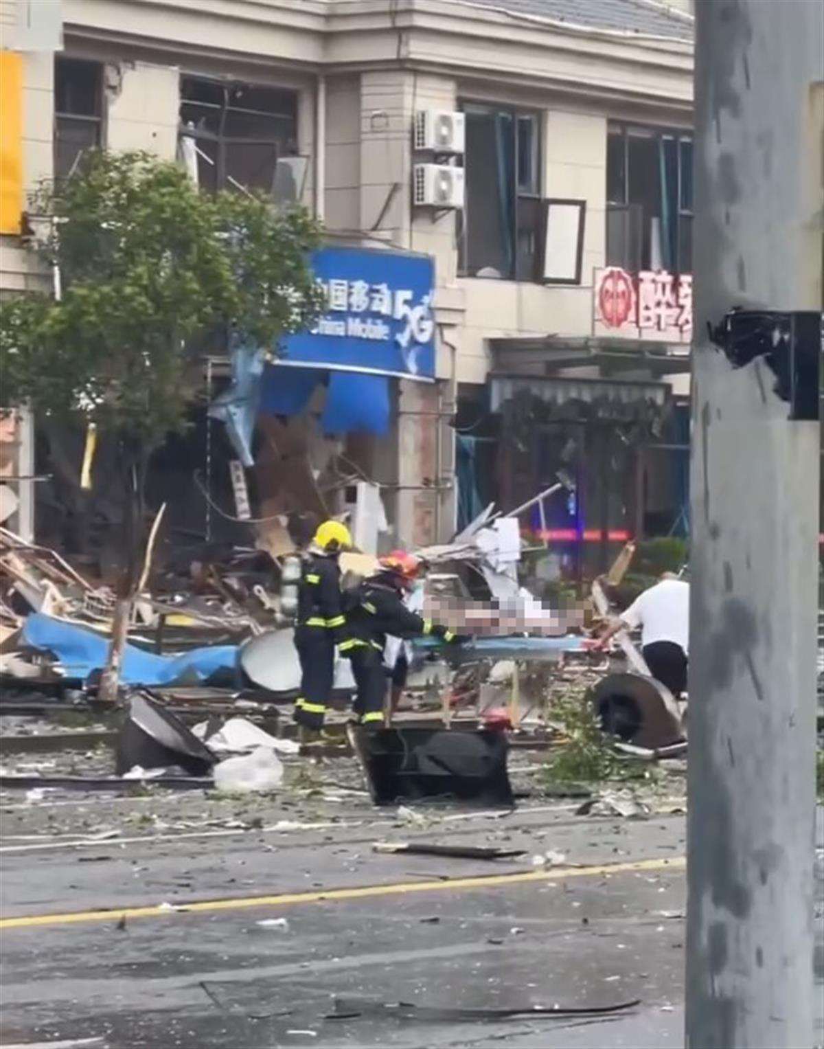 建湖 江苏一烧烤店突发爆炸附近多家商铺玻璃被震碎